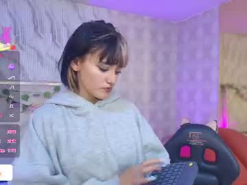 cloee_tay1