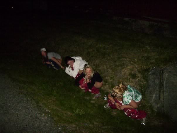 Girls Going to the Toilet Outdoors — 25