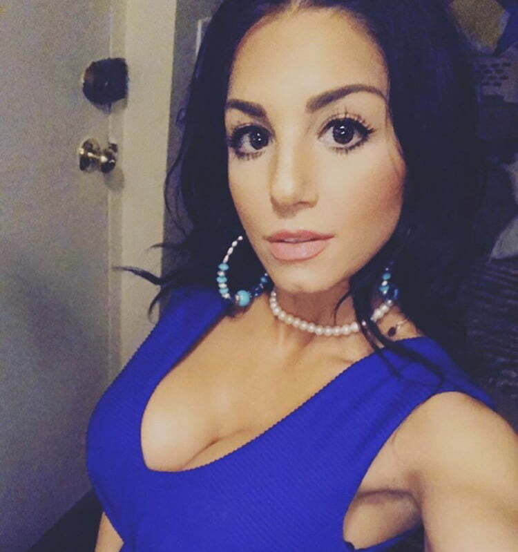 Big tits MILFS Selling Their Bombshell Bras — 60
