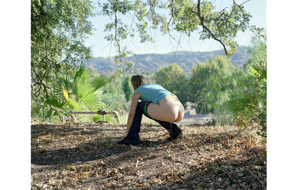Girls Going to the Toilet Outdoors — 19