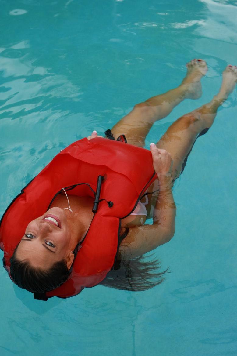 Alicia put life-jacket — 22