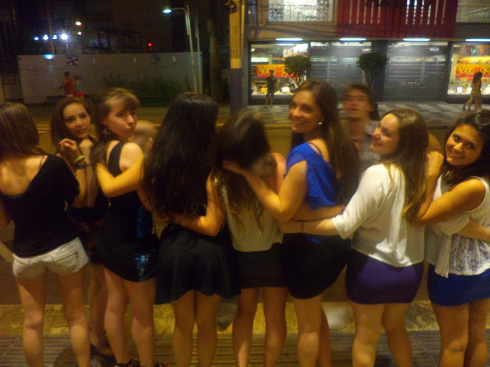 La vida es muy corta para no follarte a tus amigas — 23