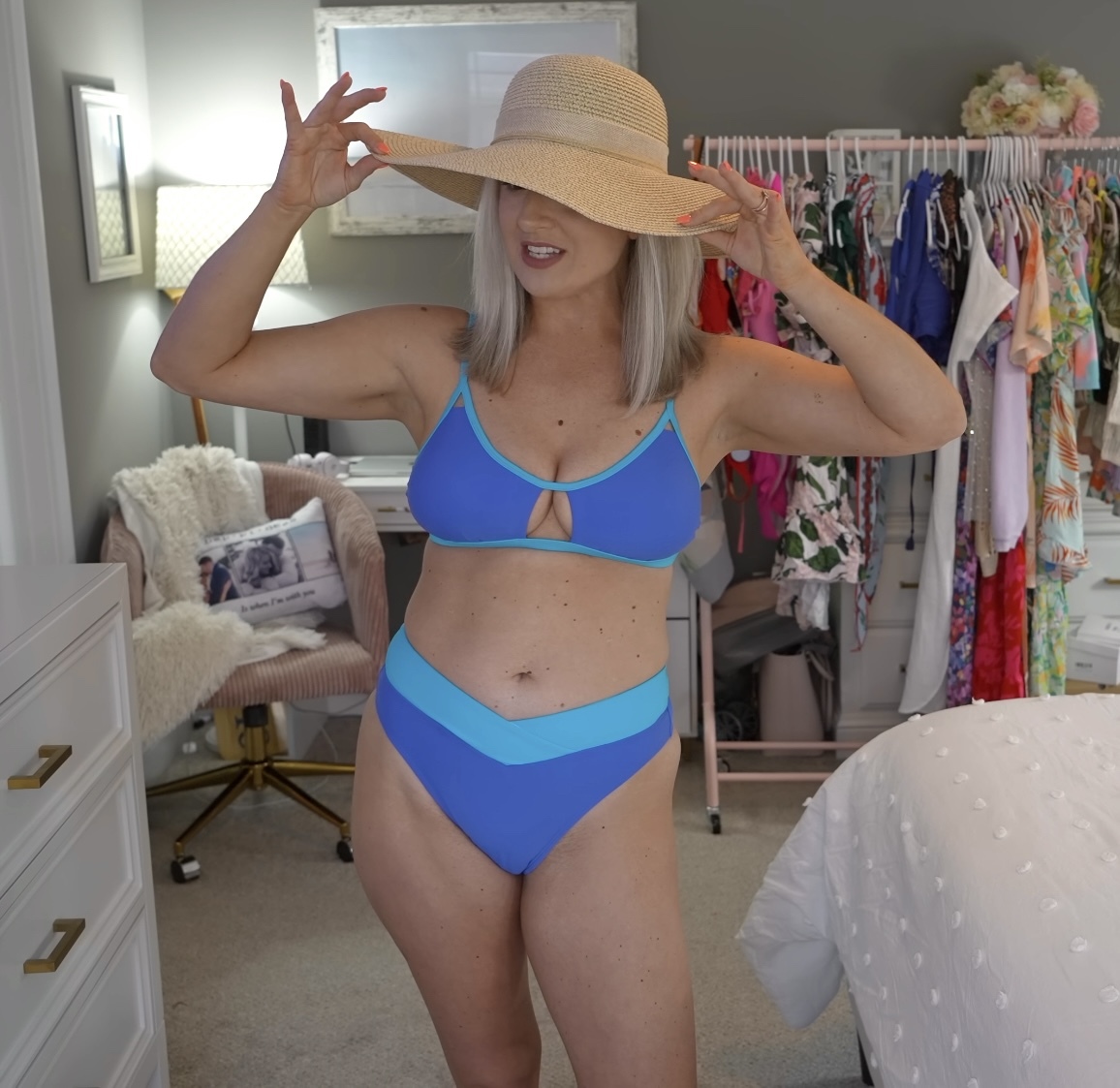 Blonde Bikini MILF Andrea — 60