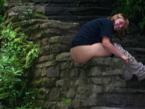 Girls Going to the Toilet Outdoors — 43