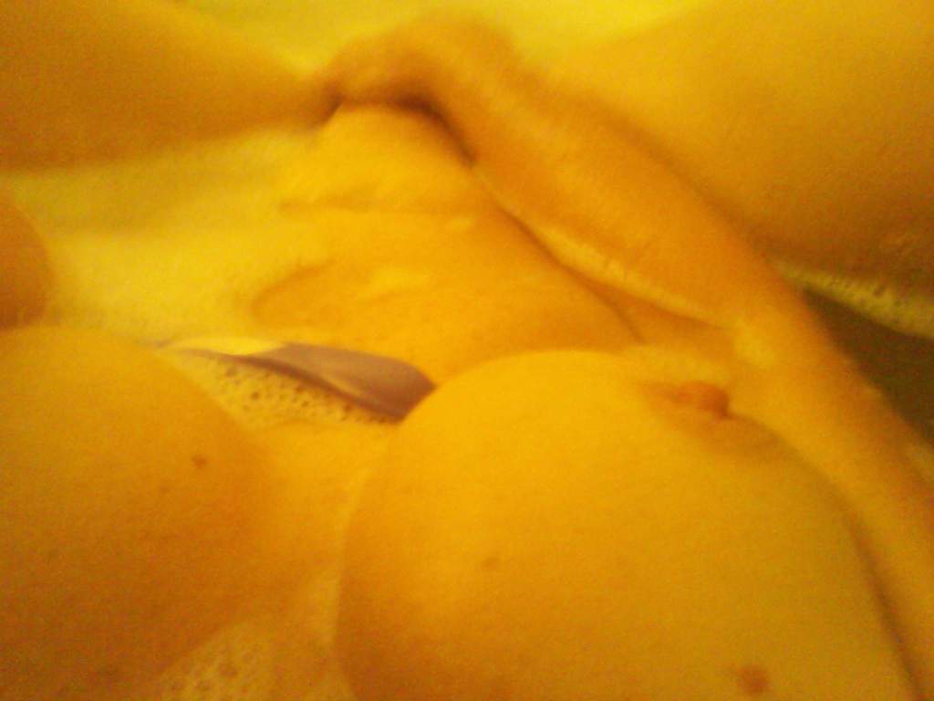 My wife relaxes and shaves her pussy in the bath — 21