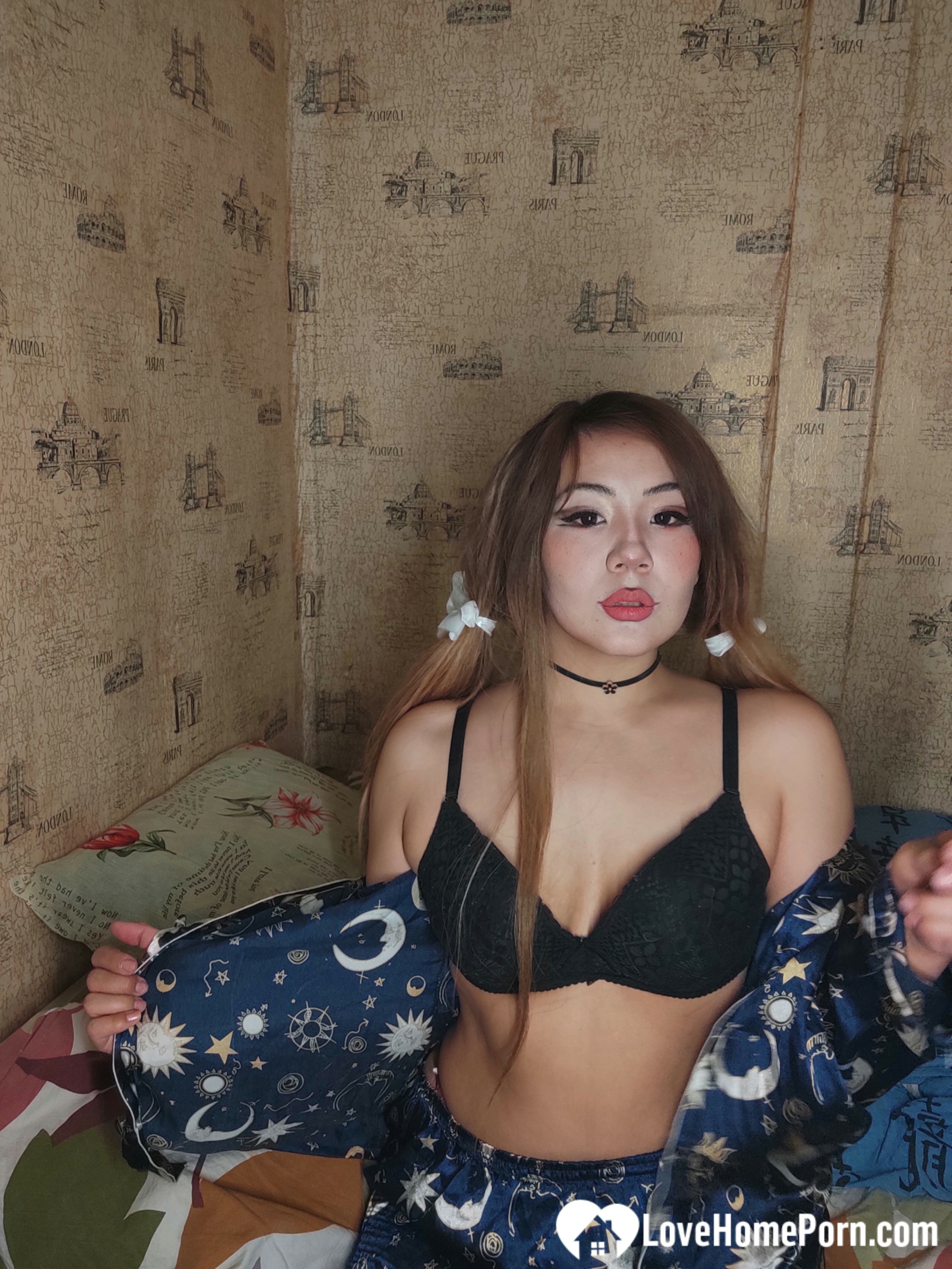 Lonely Asian pleasuring herself during COVID lockd — 32