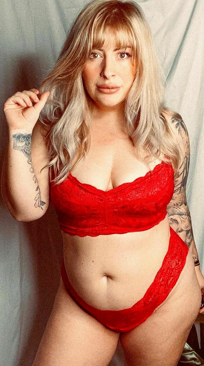 Curvy british milf loves to pose and tease — 59