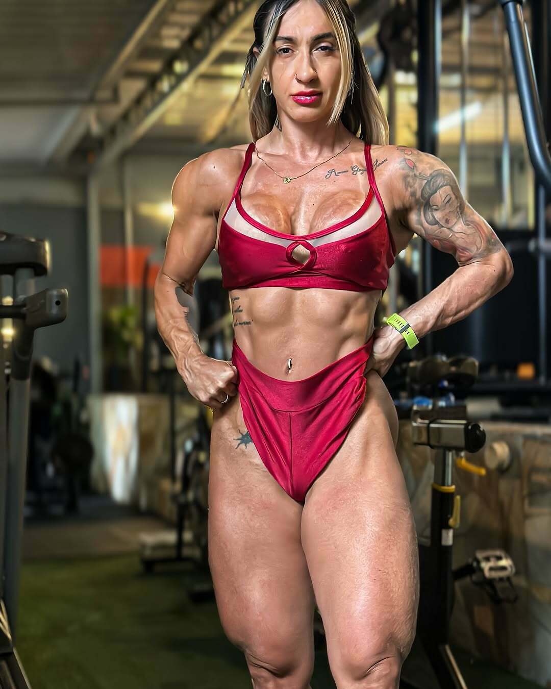 Muscle Mommy / FBB to Worship — 15