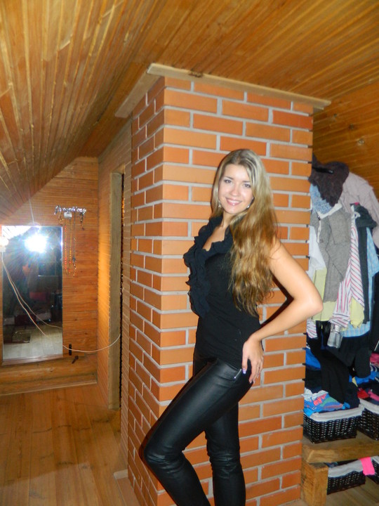 Sexy party babe — 25